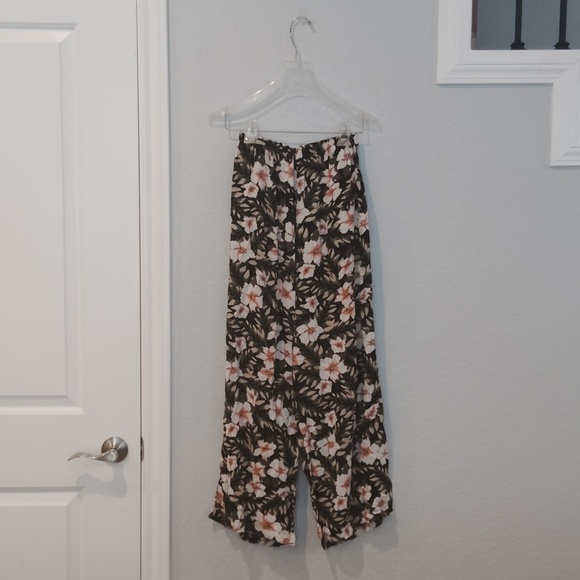 VOLCOM 2-pc Floral Jumpsuit - Picture 6 of 7